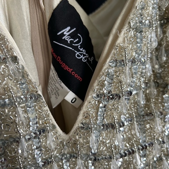 Mac Duggal 5394 NWOT Geometric Embellished Crystal Drop V-Neck Gown - Picture 5 of 10